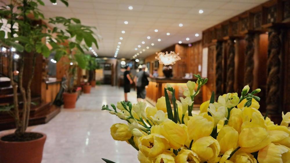 乌鲁阿潘广场酒店 Uruapan  外观 照片