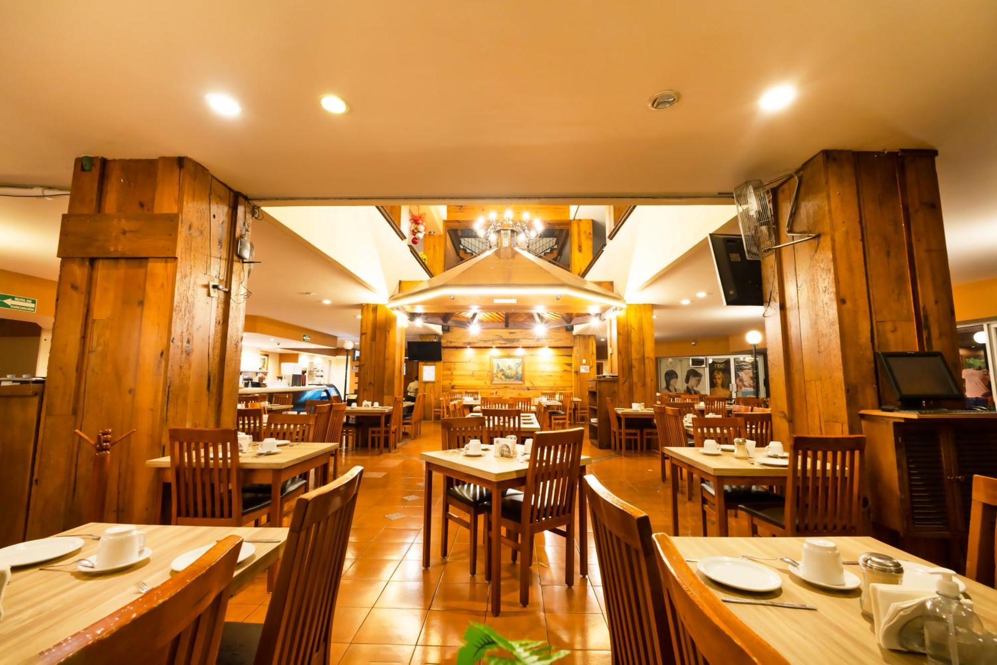 乌鲁阿潘广场酒店 Uruapan  外观 照片