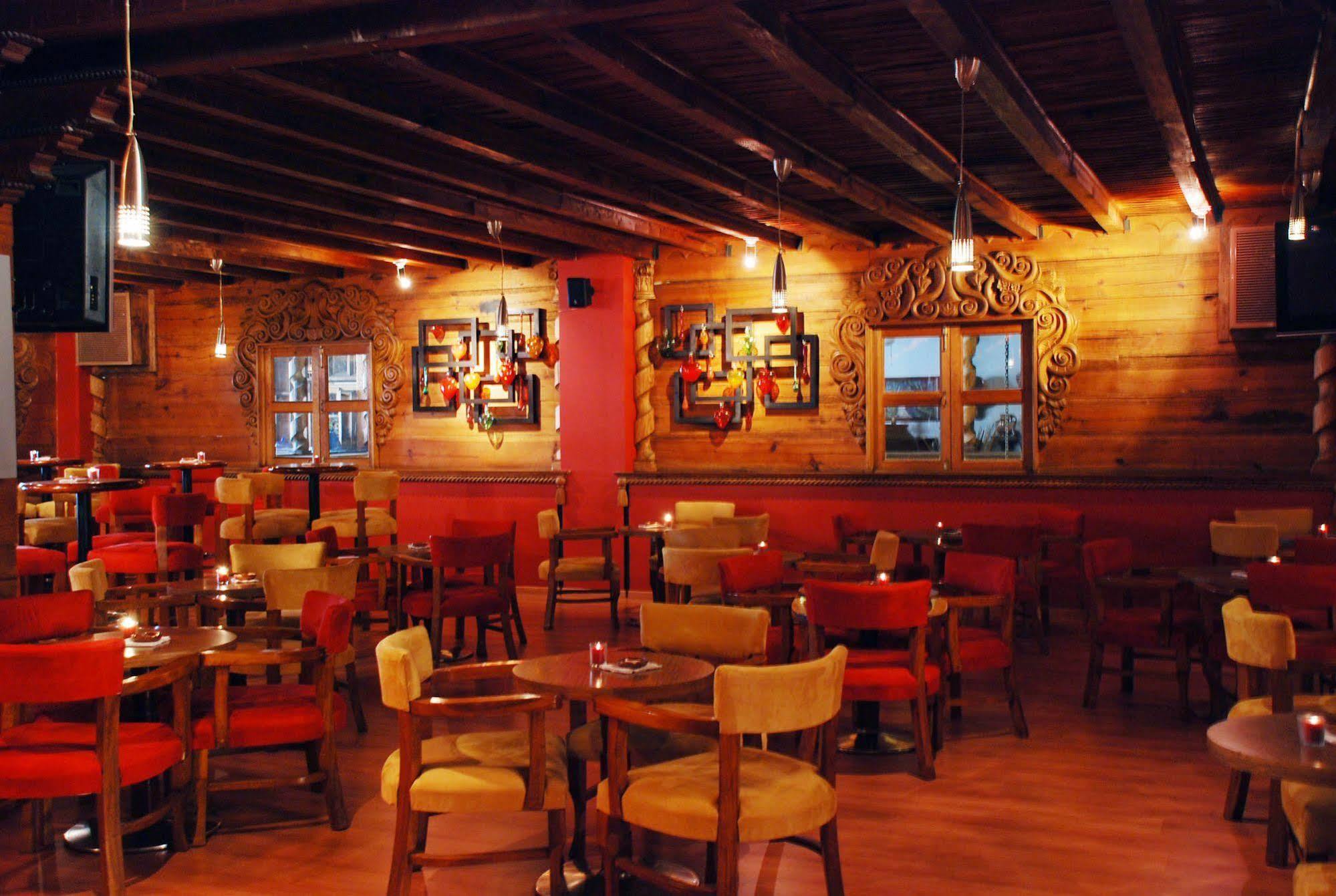 乌鲁阿潘广场酒店 Uruapan  外观 照片